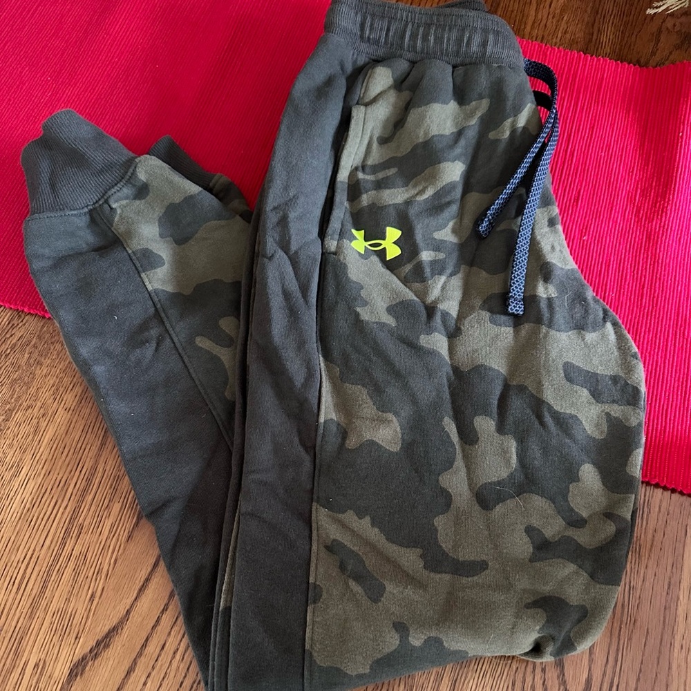 Under Armour Youth Large Camouflage Jogger Pants